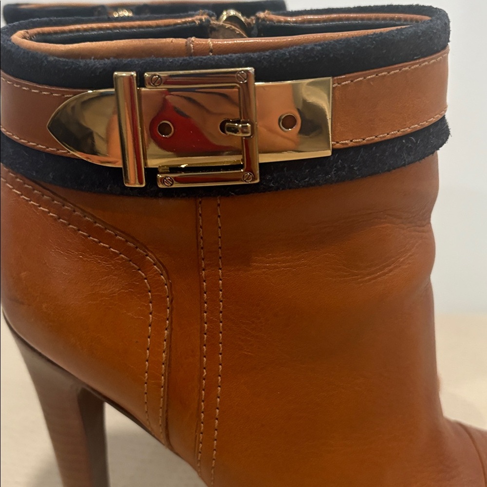 Tory Burch Tan Ankle Boots with Gold Buckle - Picture 6 of 16
